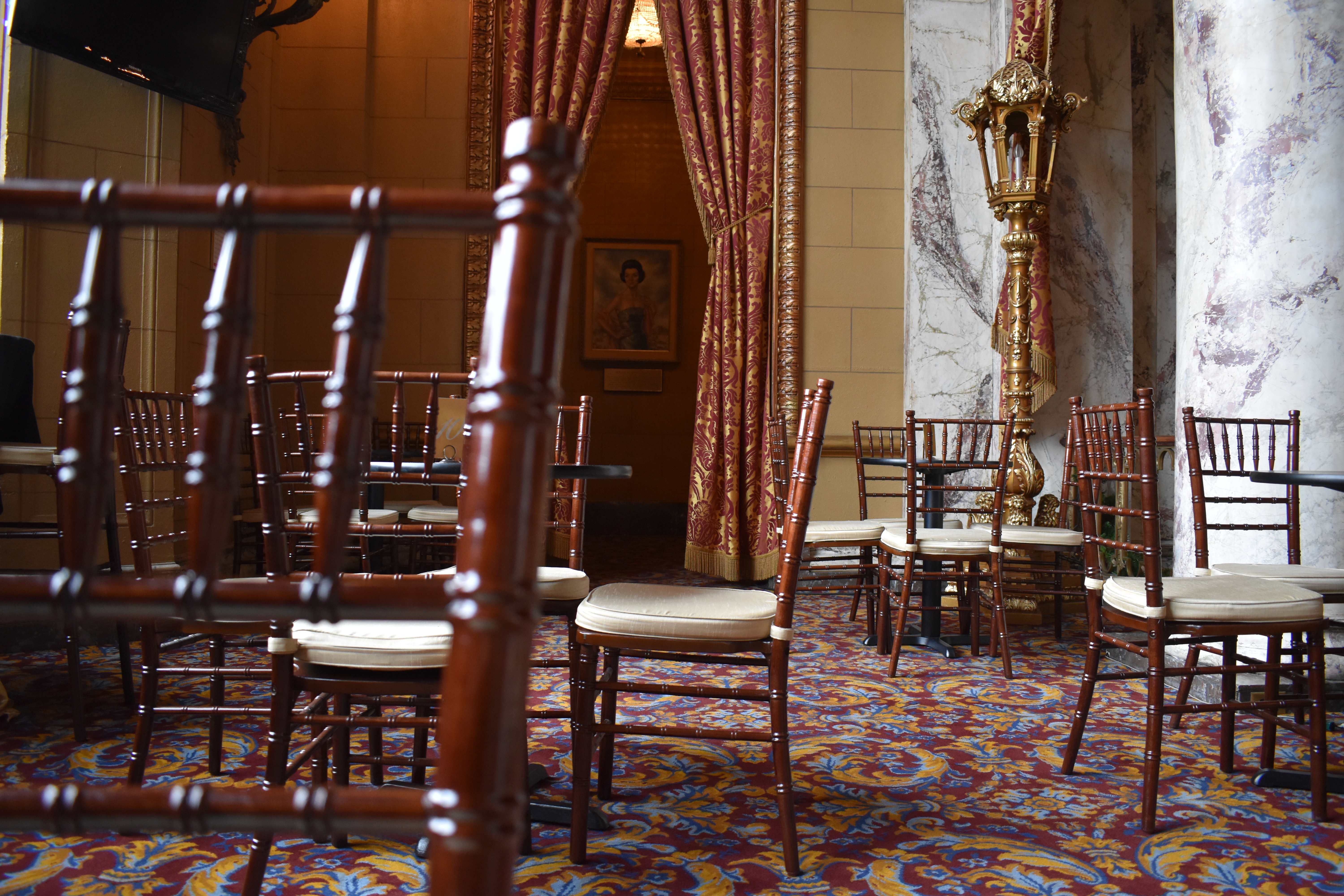 https://media.sheas.org/wp-content/uploads/2018/01/20161001/Lounge-Main-Seating-Area-facing-entrance-from-table-level-1.jpg