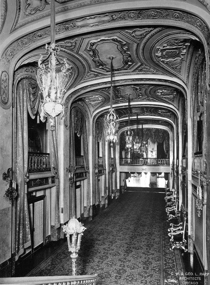 The Petite Lobby, from the Pearl Street stairs.